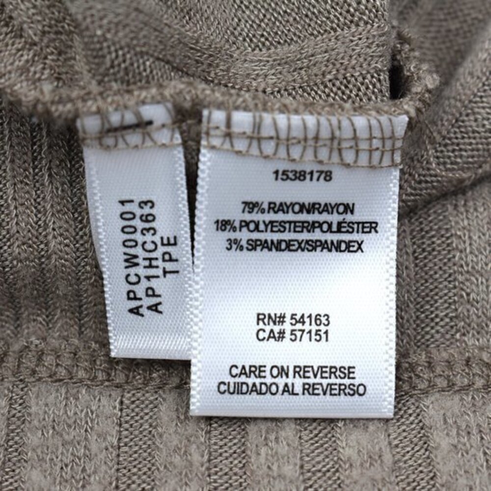 Andrew Marc Ladies Ribbed V-Neck Long Sleeve Top Size X-Large Gently Used - Picture 5 of 5
